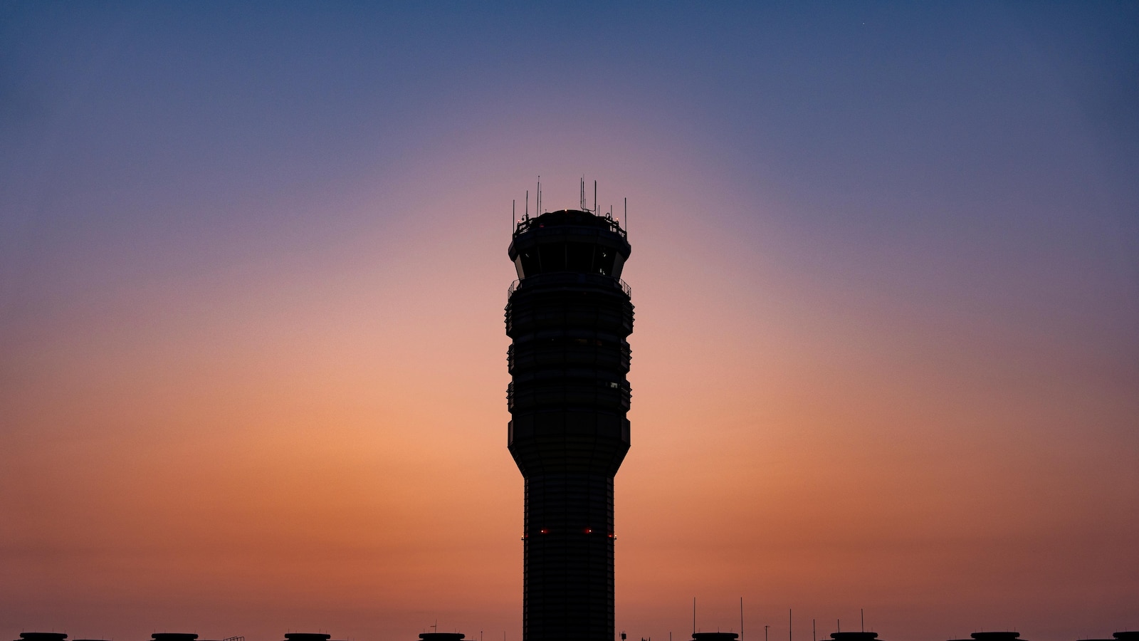 Reported threat halts flights at Washington's Reagan airport for a time