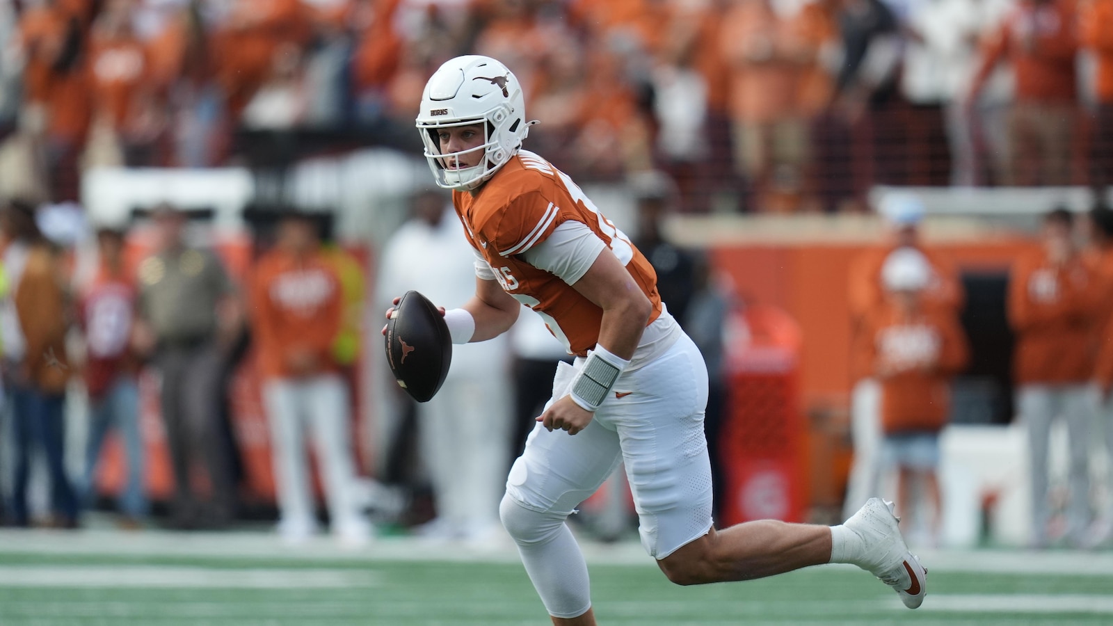 Texas Survives 34-31 Win Over No. 9 Vanderbilt