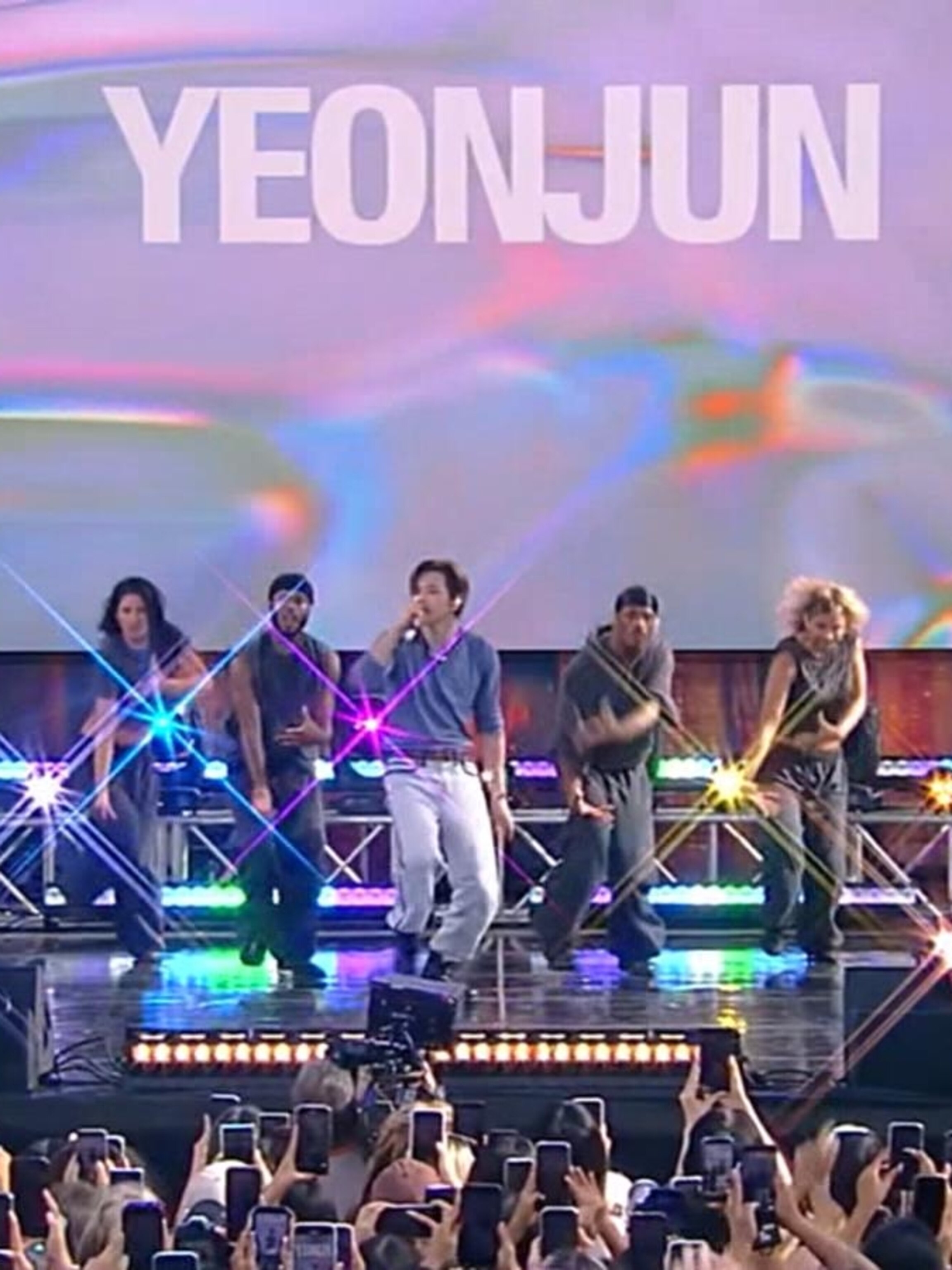Video Yeonjun performs 'GGUM' on 'GMA' - ABC News