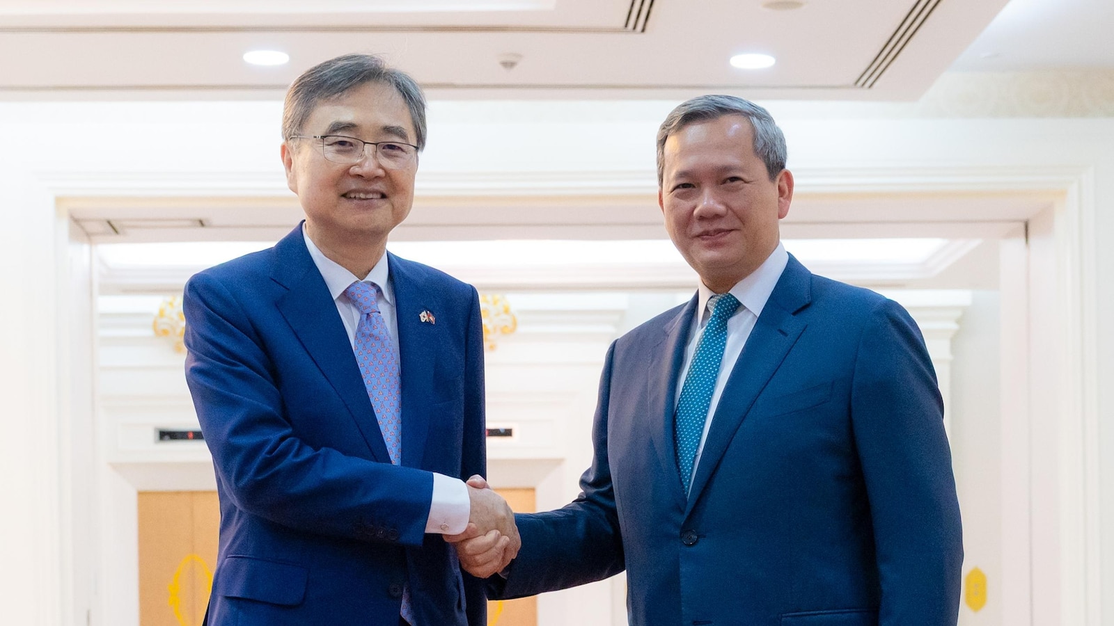 South Korean foreign minister meets Cambodia's leader to push effort to fight criminal cyberscams