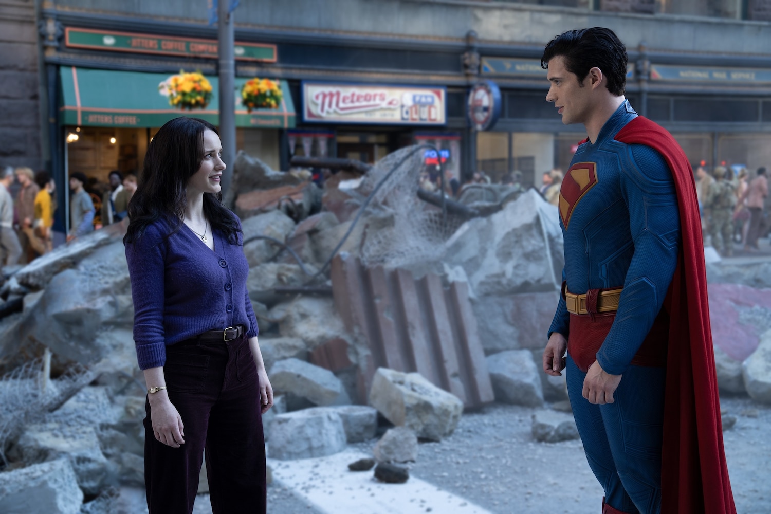 Lois Lane interviews Superman in the film's official trailer - ABC News