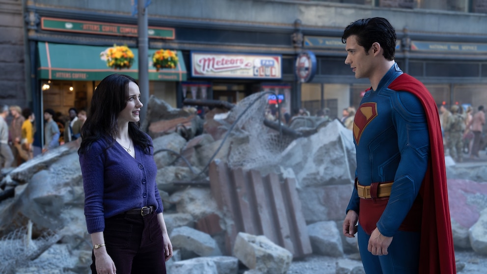 Lois Lane interviews Superman in the film's official trailer