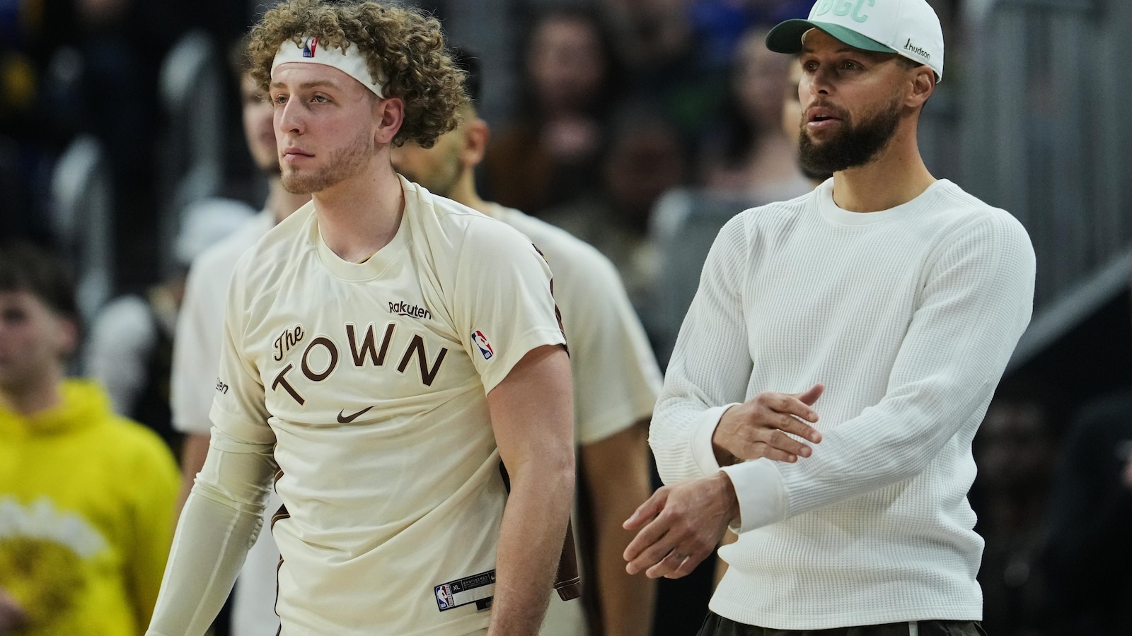  Stephen Curry, Warren Buffett team up for philanthropic project, shooting lessons