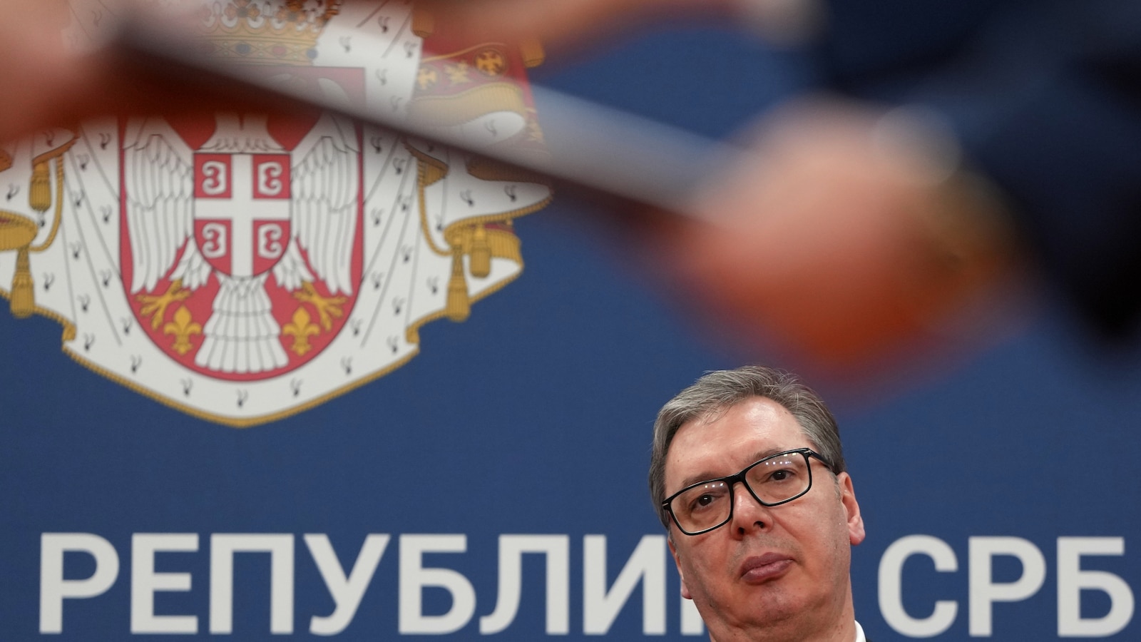 Популисткият президент на Сърбия Вучич подаде оставка, за да се кандидатира за премиер на предсрочните избори