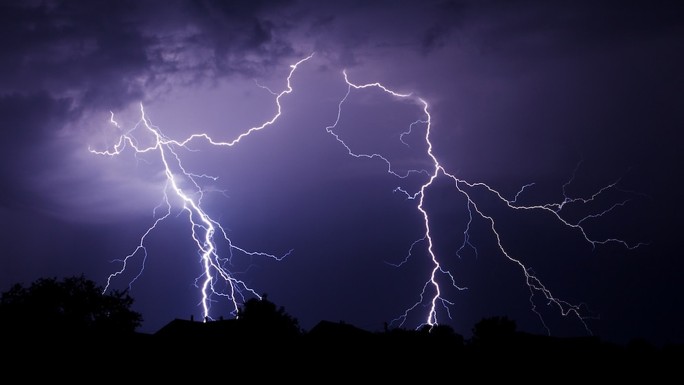 Teen killed in apparent lightning strike while hunting deer in Louisiana: Sheriff