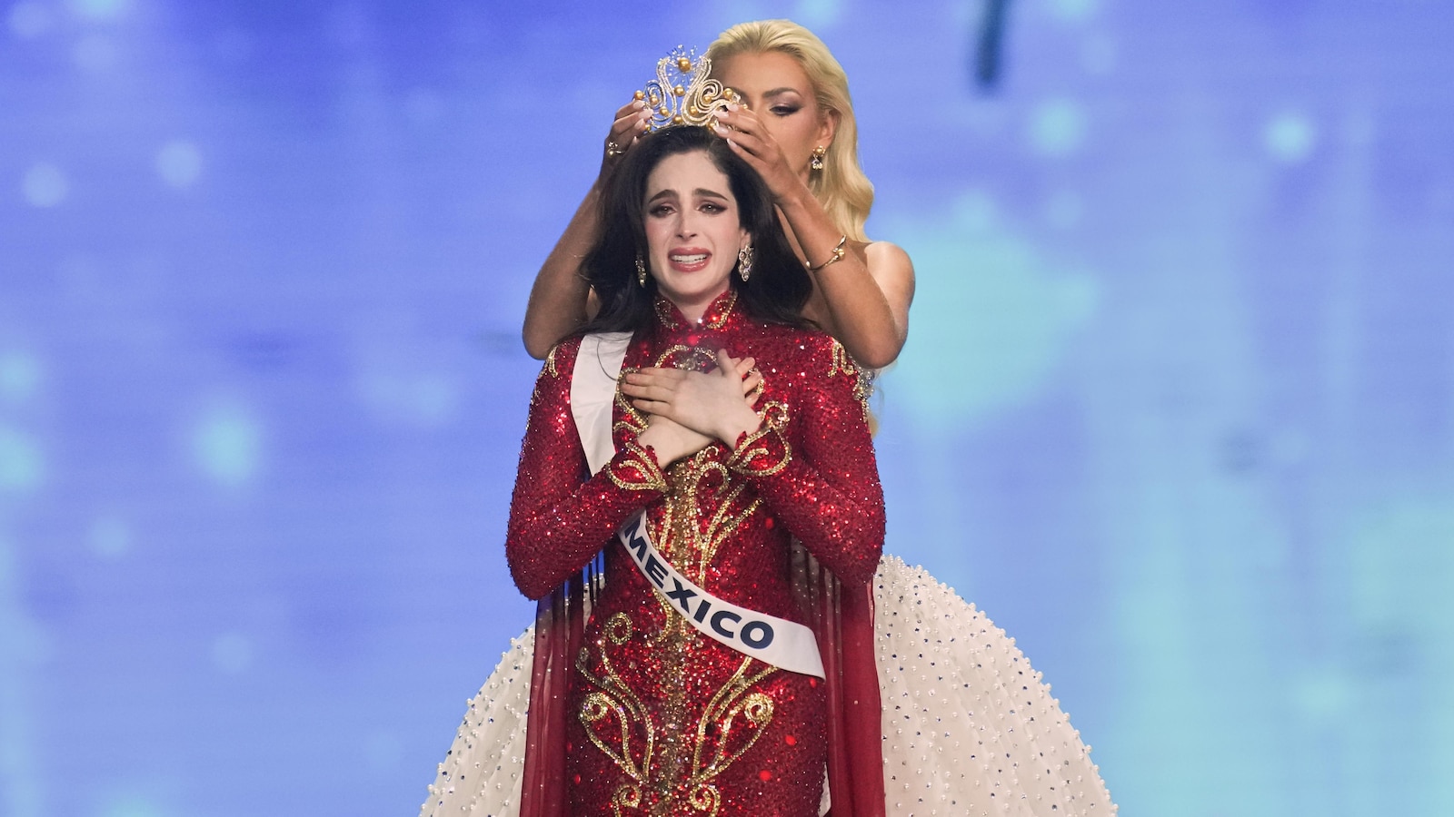 La presidenta mexicana Fátima Bosch celebra su victoria en Miss Universo 2025