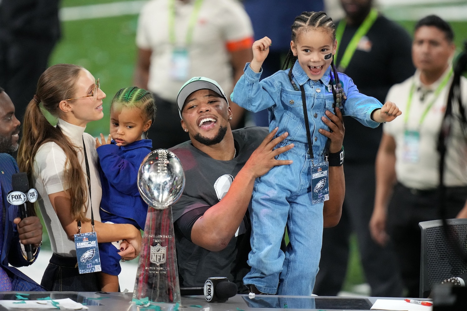 Philadelphia Eagles star Saquon Barkley is a dad of two: Meet his family - ABC News
