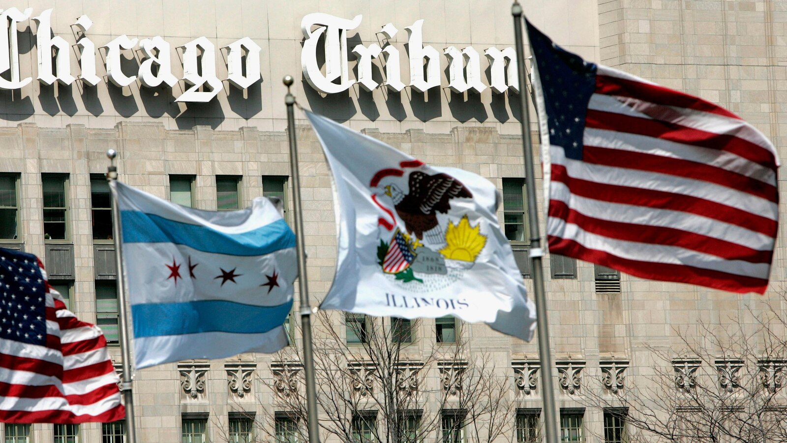 More than 200 staffers with Chicago Tribune and 6 other newsrooms begin 24-hour strike