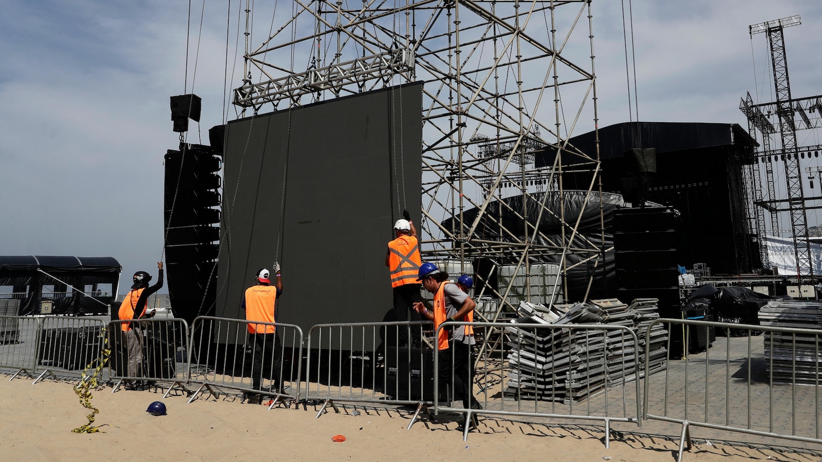 Construction of the stage for Shakira concert in Brazil resumes after worker’s death  abcnews.com