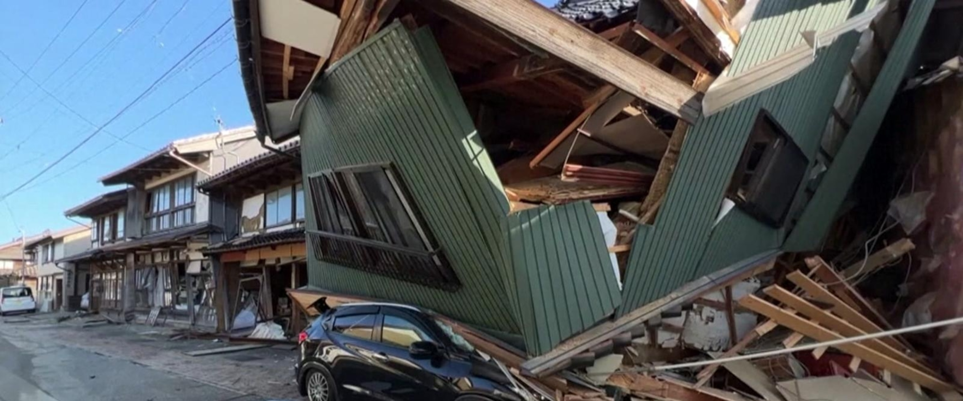 Video 7.6 magnitude earthquake hits Japan's coast - ABC News