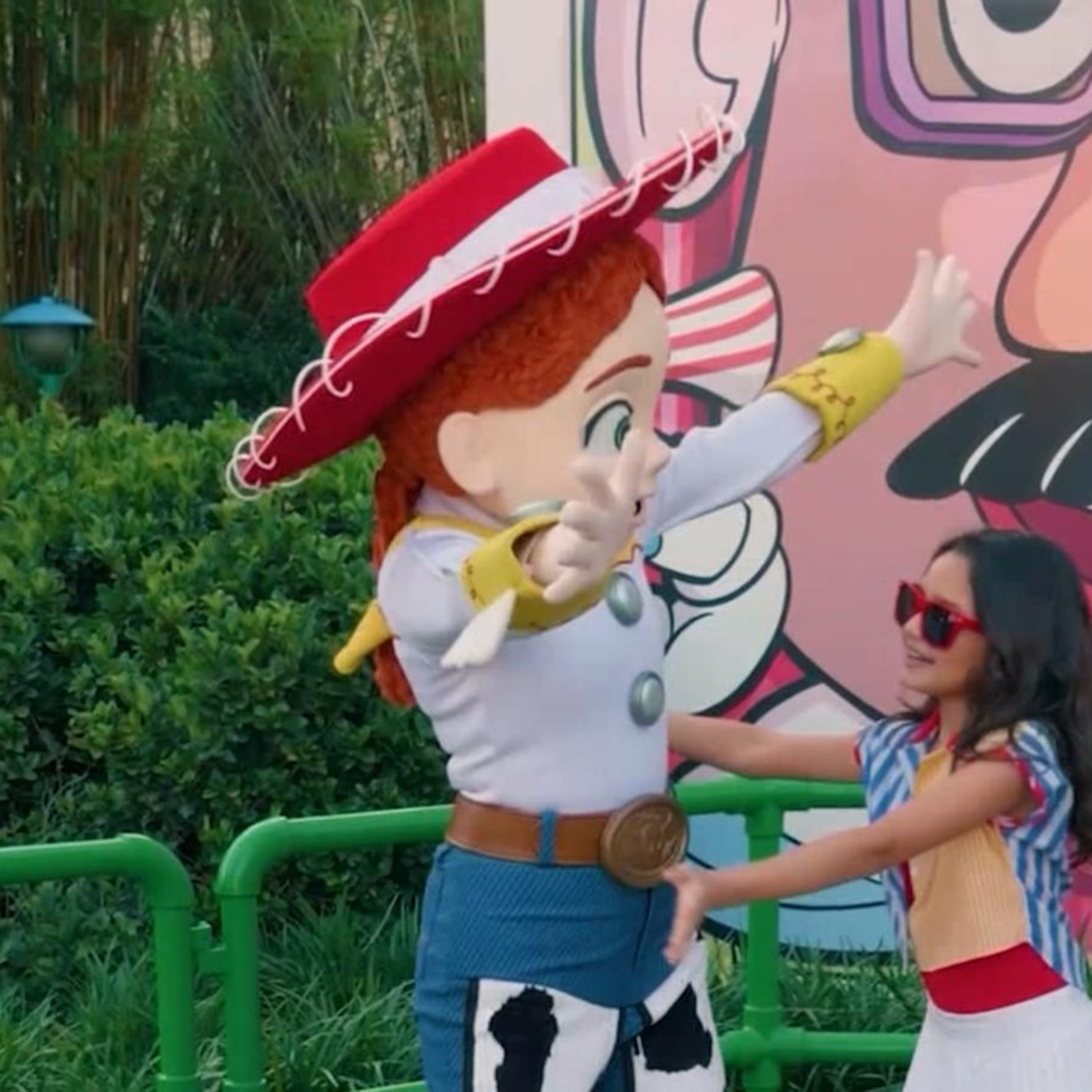 Video 'Toy Story 5' stars join Disney's 'Cool Kids Summer' - ABC News