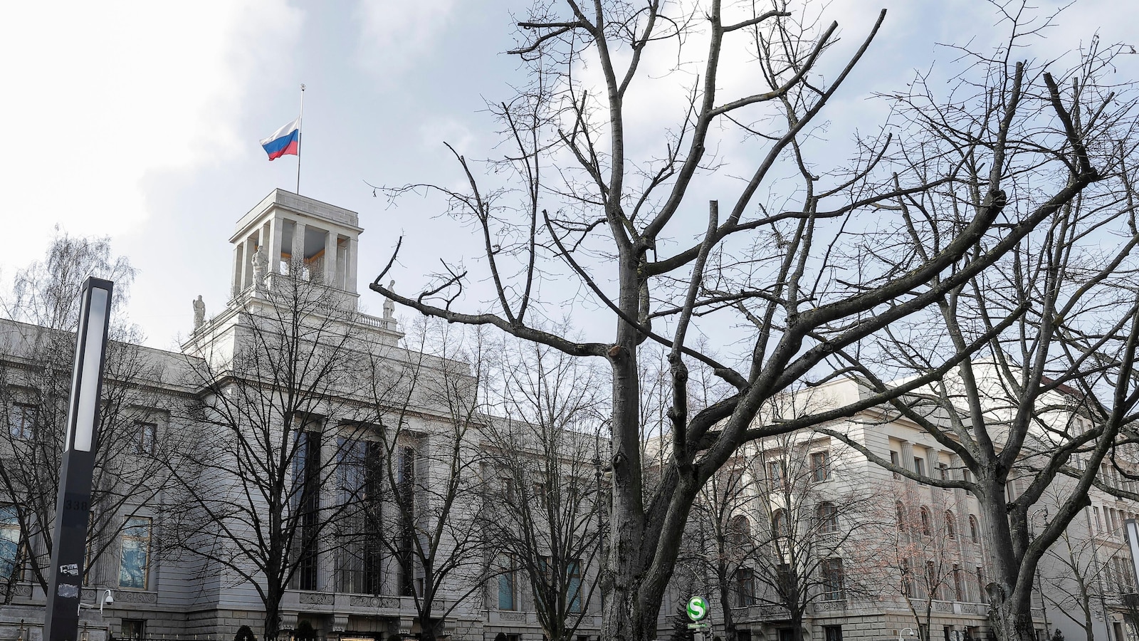 Германия експулсира руски дипломат, след като заподозрян беше арестуван по дело за шпионаж