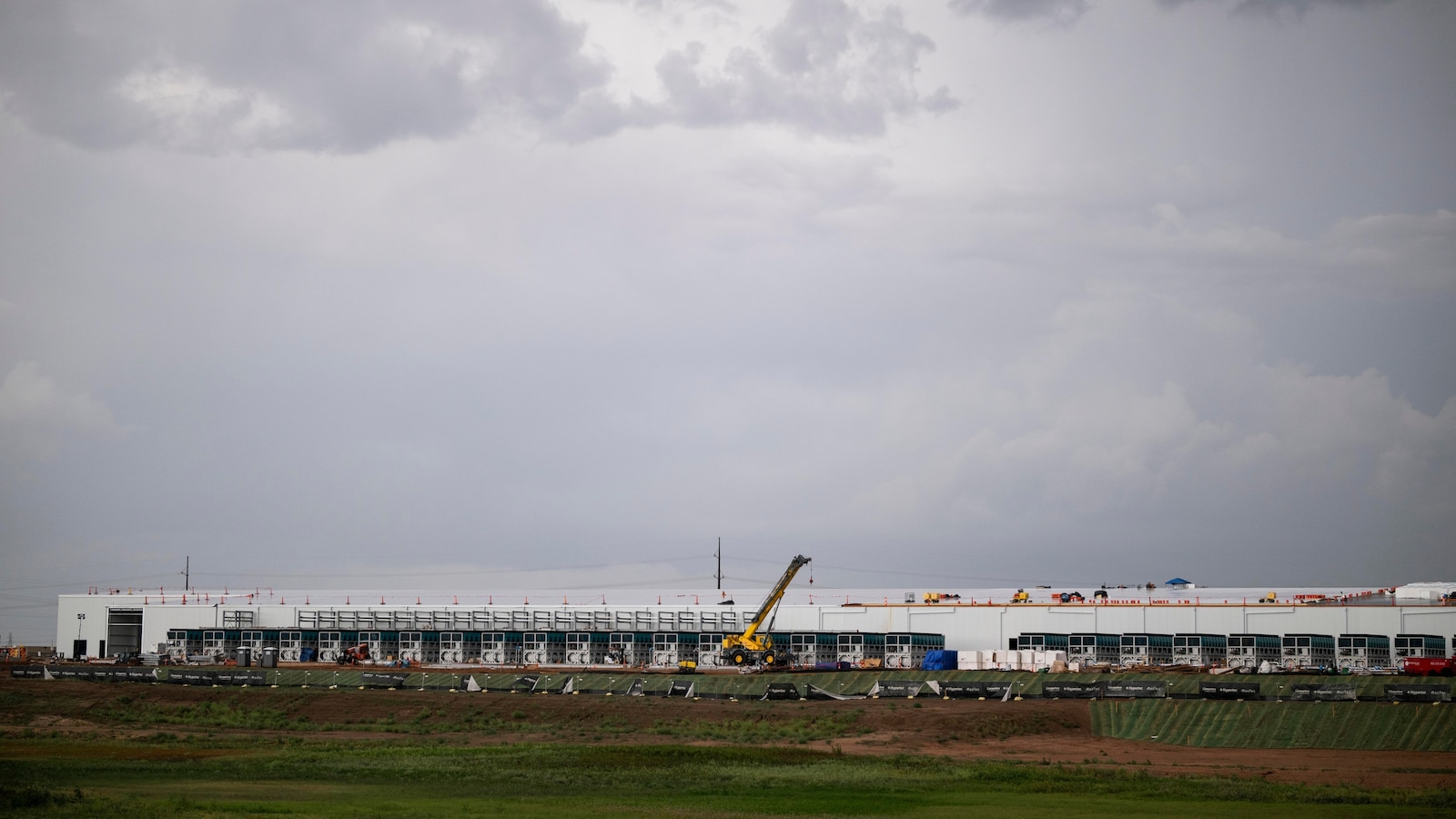 Photograph accompanying Water permits and county races now set the pace of a $700bn data center build