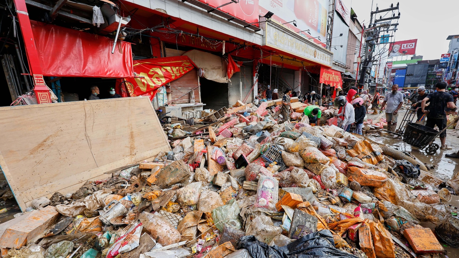 De Thaise premier erkent dat de respons op overstromingen mislukt nu het dodental stijgt