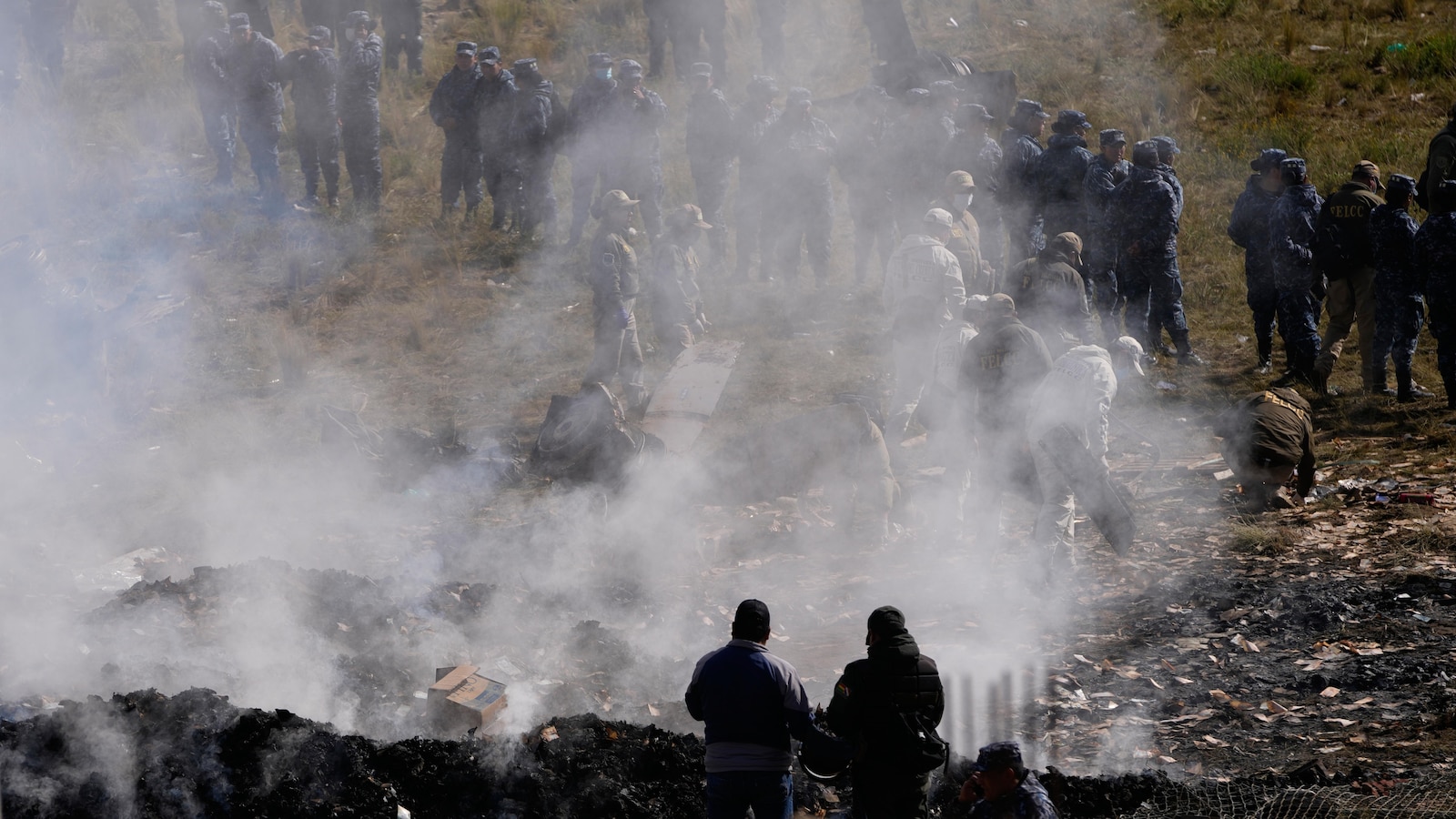 Het dodental loopt op tot 22 nadat een vrachtvliegtuig met geld neerstort in de buurt van de hoofdstad van Bolivia