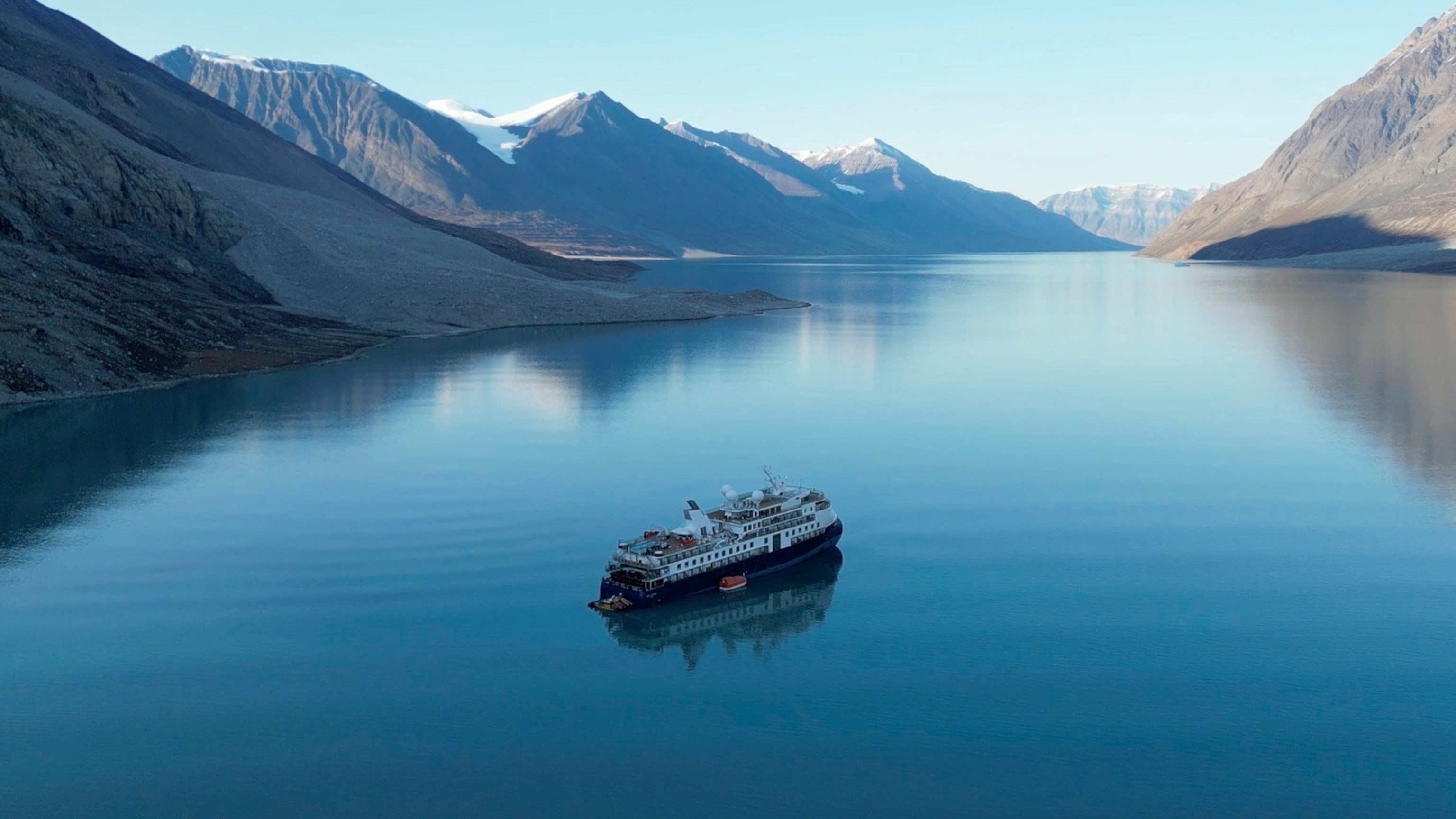 luxury cruise ship aground