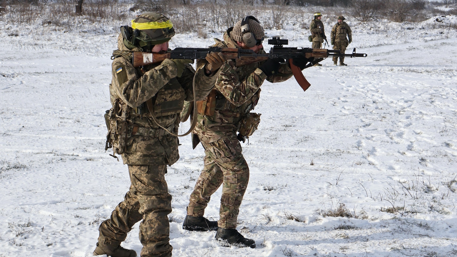 Украинският президент Володимир Зеленски казва че около 4000 сгради в