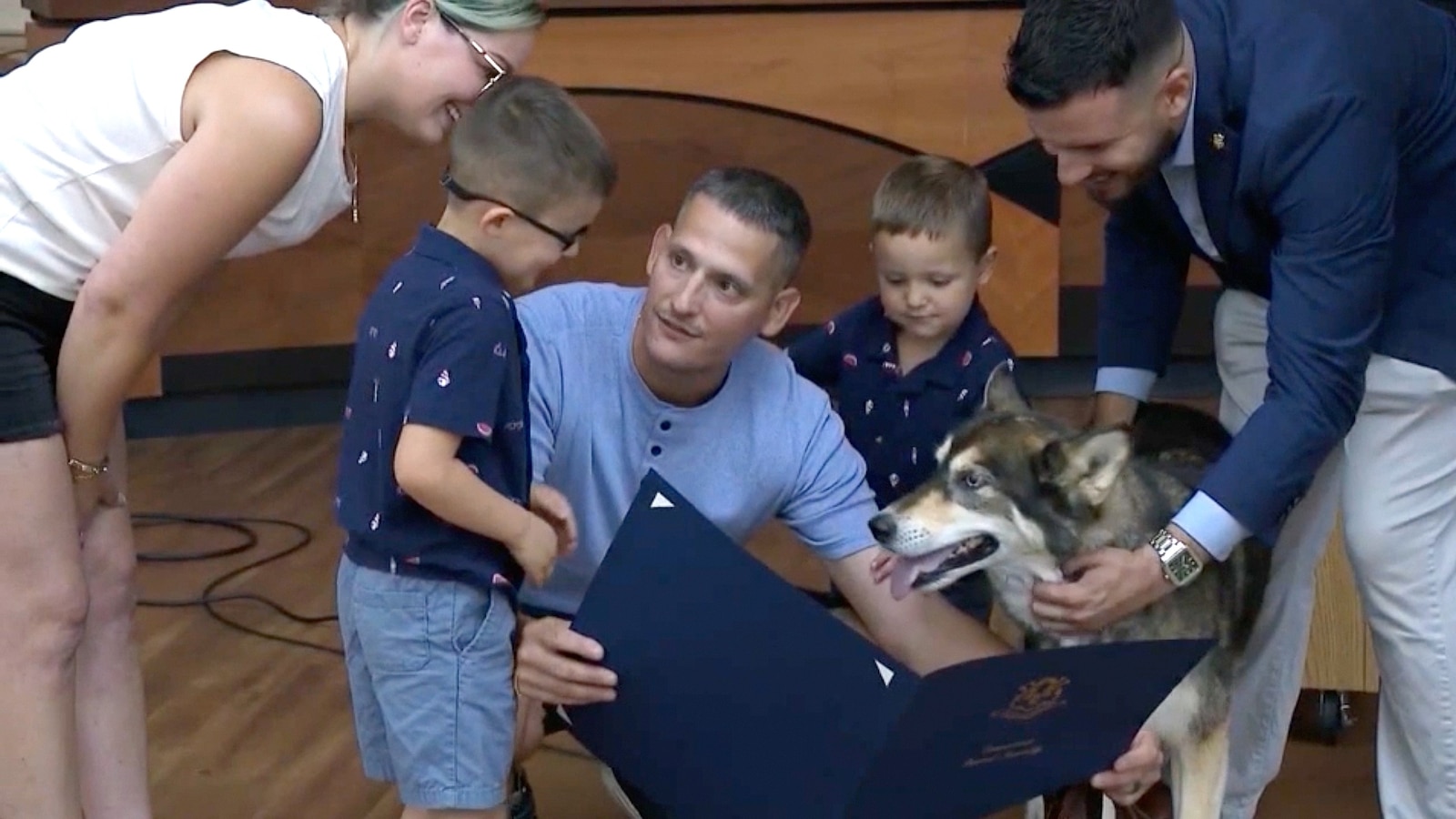 A Connecticut dog who defended a child against a charging bear earlier this month has been officially recognized for her bravery. <https://t.co/S3jRnfteER>
 [↧]