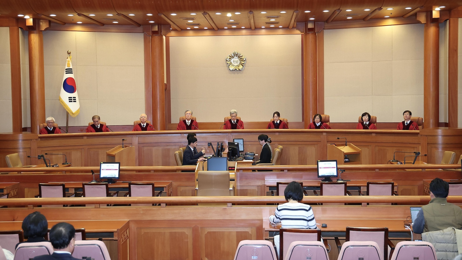 Конституционният съд на Южна Корея официално отстрани отстранения началник на