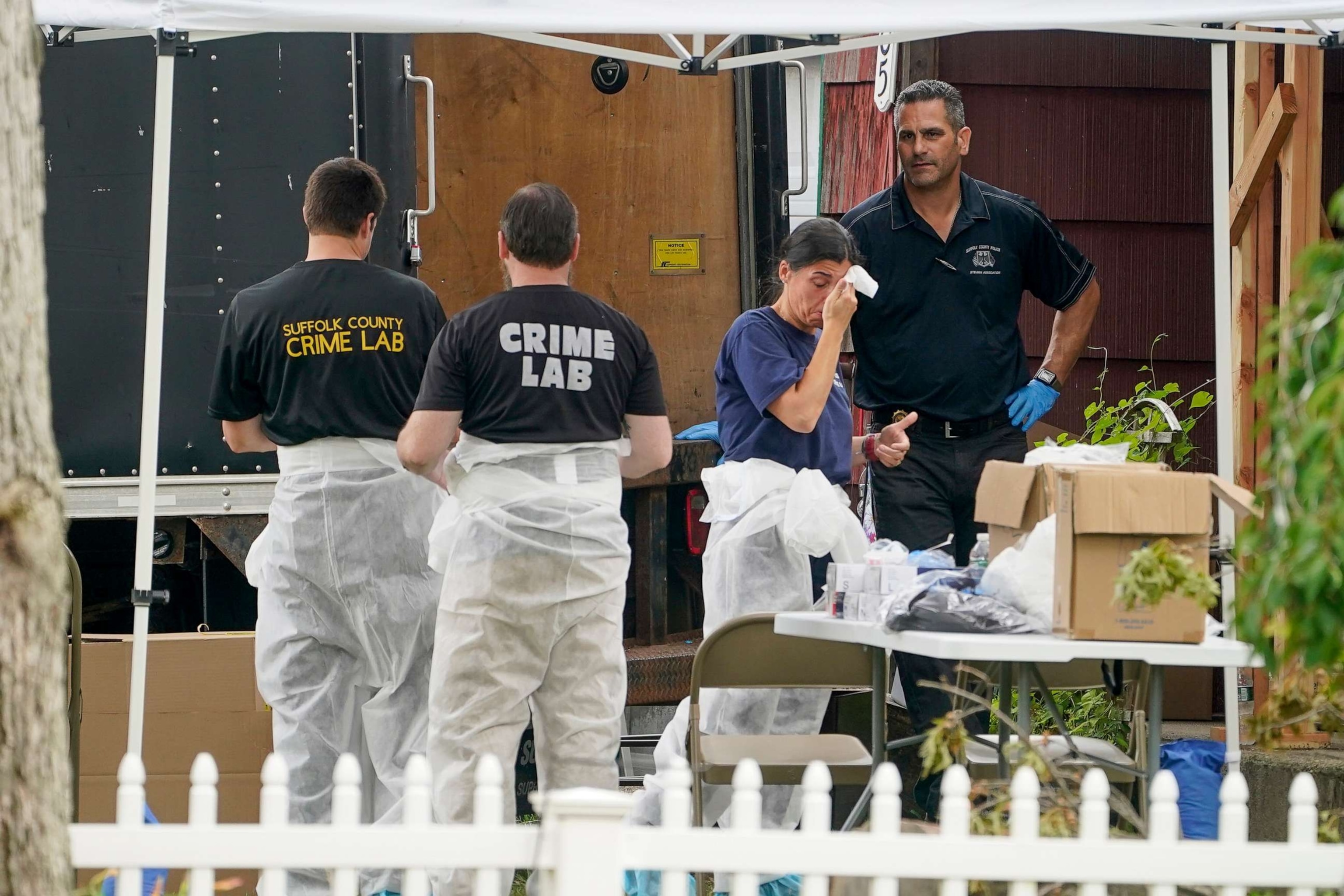 PHOTO: Authorities search the home of suspect Rex Heuermann, July 18, 2023, in Massapequa Park, N.Y.