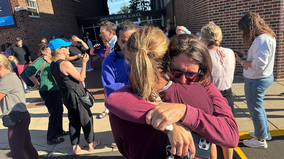 Minneapolis shooting: 8-year-old and 10-year-old killed, 17 others hurt at  Catholic school - ABC News