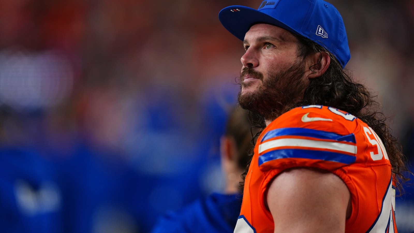Broncos' Alex Singleton had surgery for testicular cancer a day after playing a prime-time game