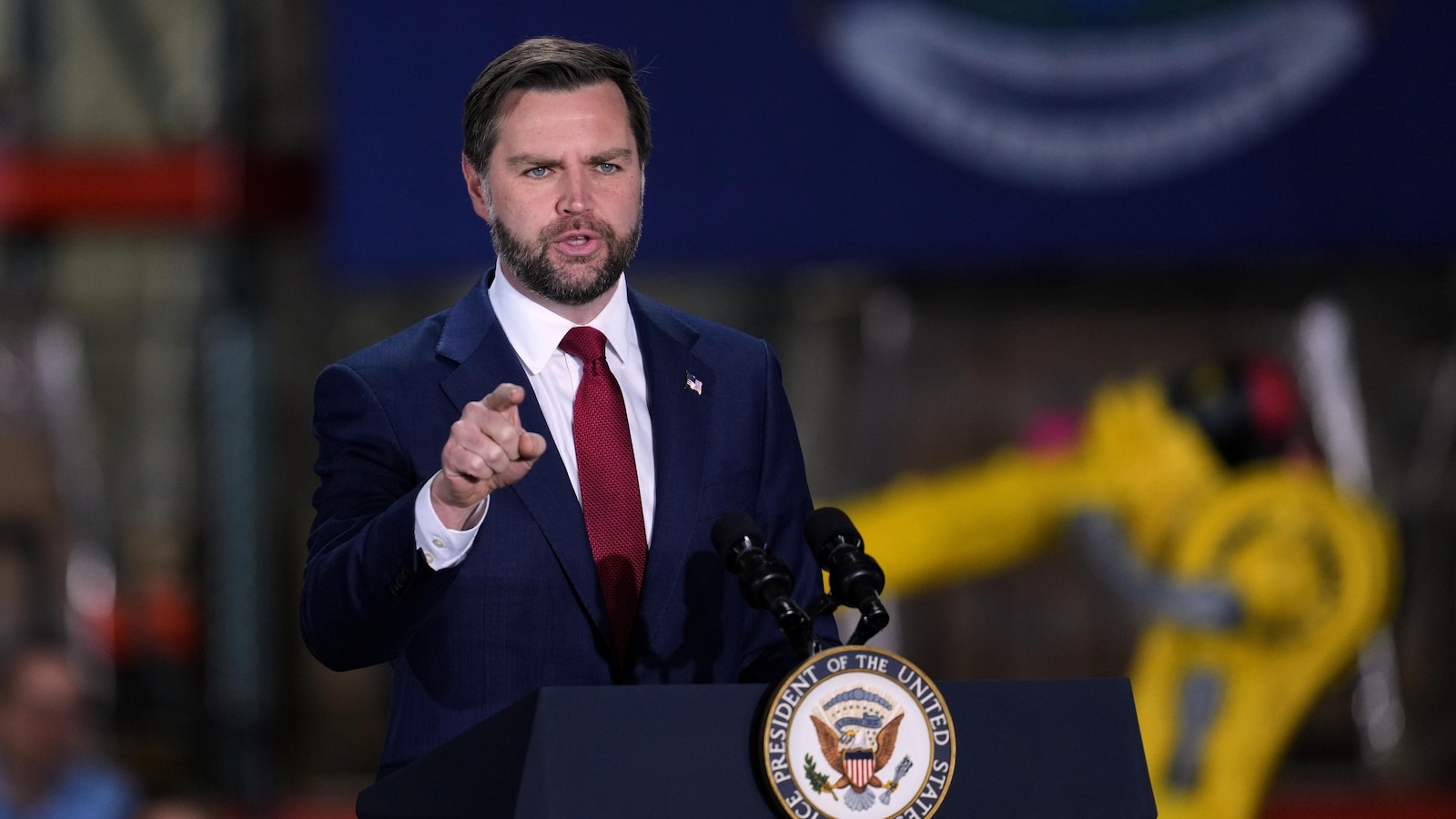 وقال وزير الخارجية إن فانس سيزور المجر قبل أيام من تحدي أوربان للانتخابات