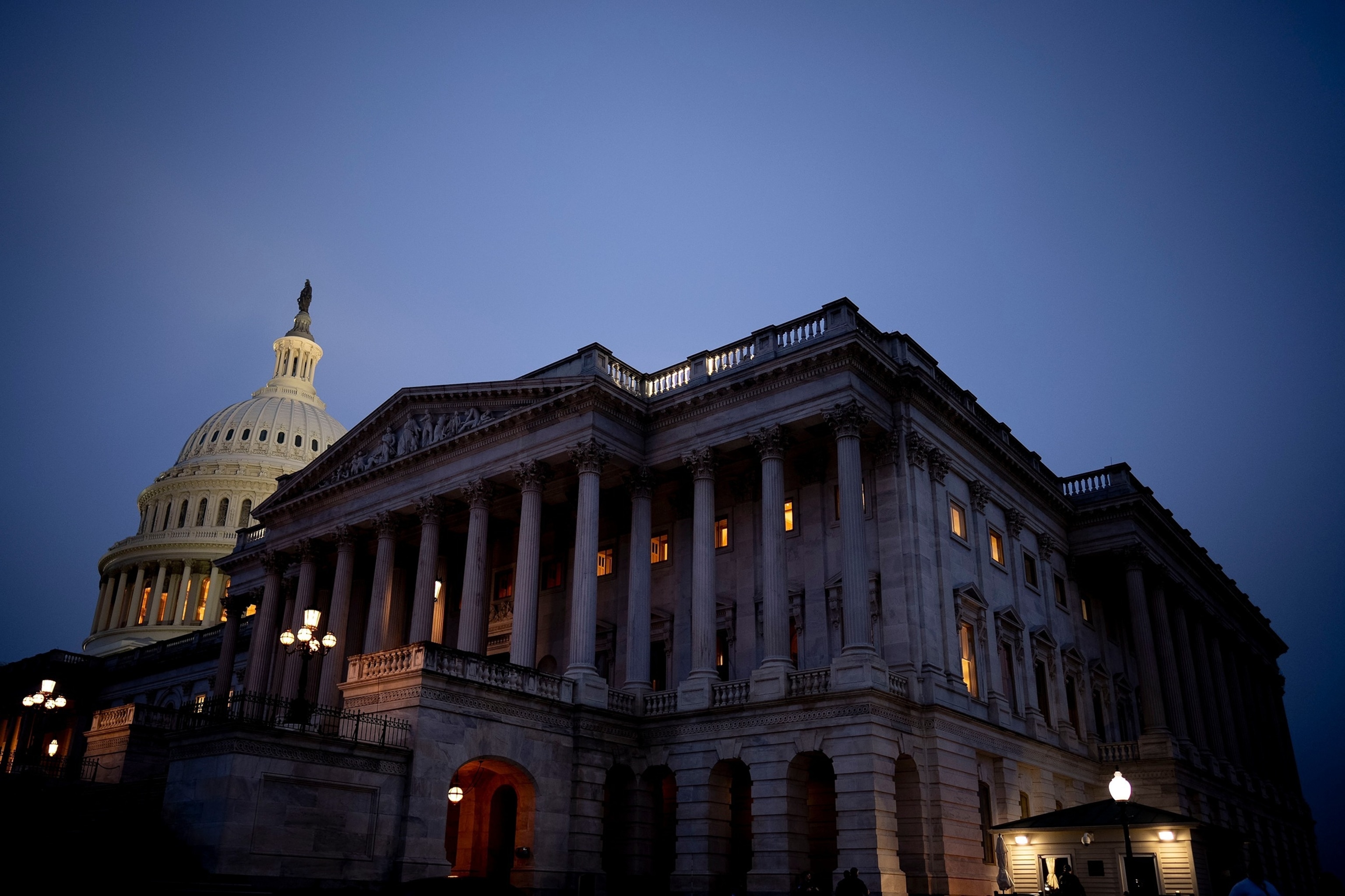 El Congreso regresa de un receso de 2 semanas mientras el debate sobre la guerra con Irán arde y los miembros enfrentan expulsión.