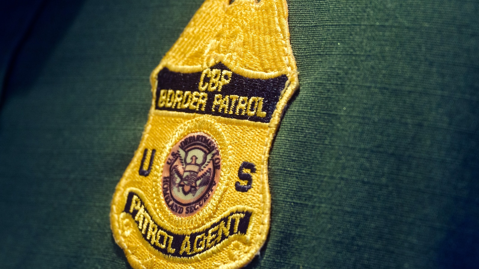 Border Patrol arrests 2 firefighters battling Bear Gulch Fire in Washington