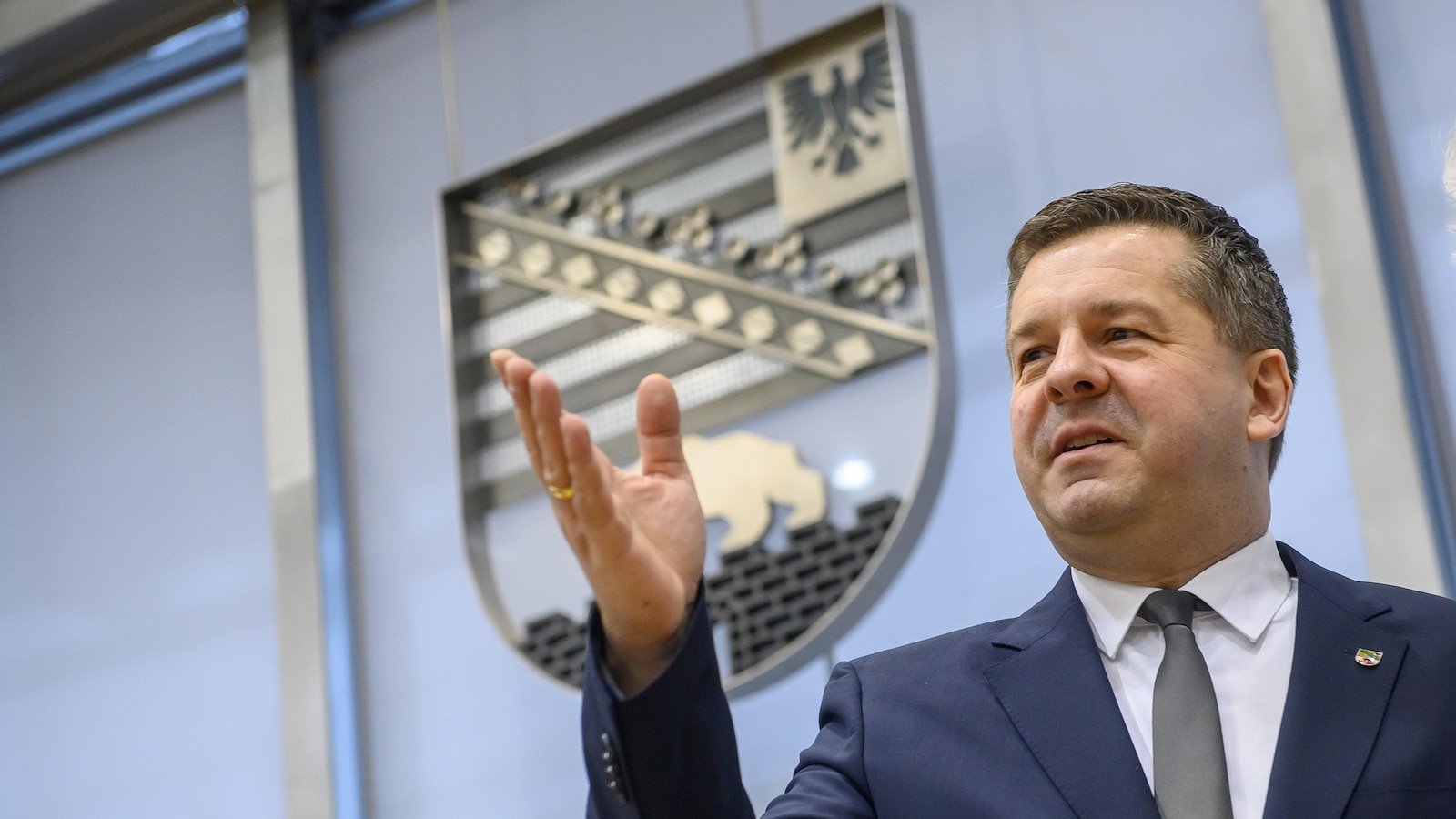 Депутатите в германската провинция избират нов губернатор, за да противодействат на крайнодесния възход