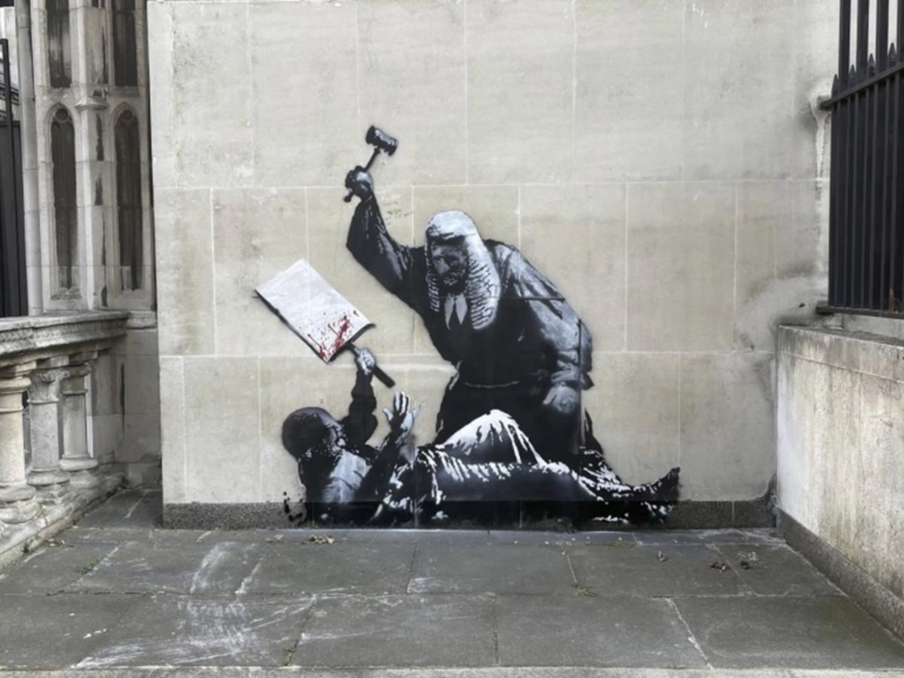 バンクシーの新聞まとめて Video Banksy unmasked? - ABC News