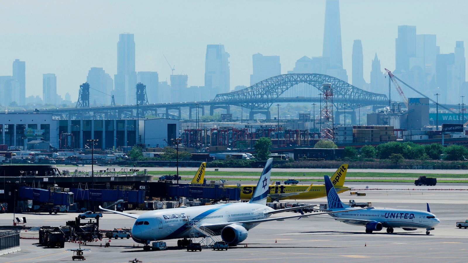 United flight landing in Newark strikes pole on New Jersey Turnpike, damages delivery truck