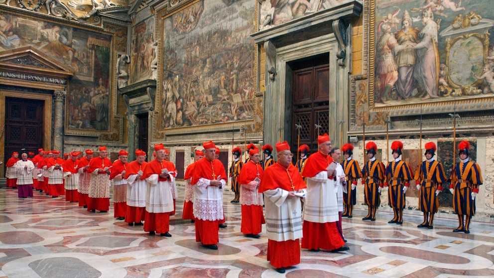 PHOTO: Vatican Obit Pope Francis What's Next Explainer