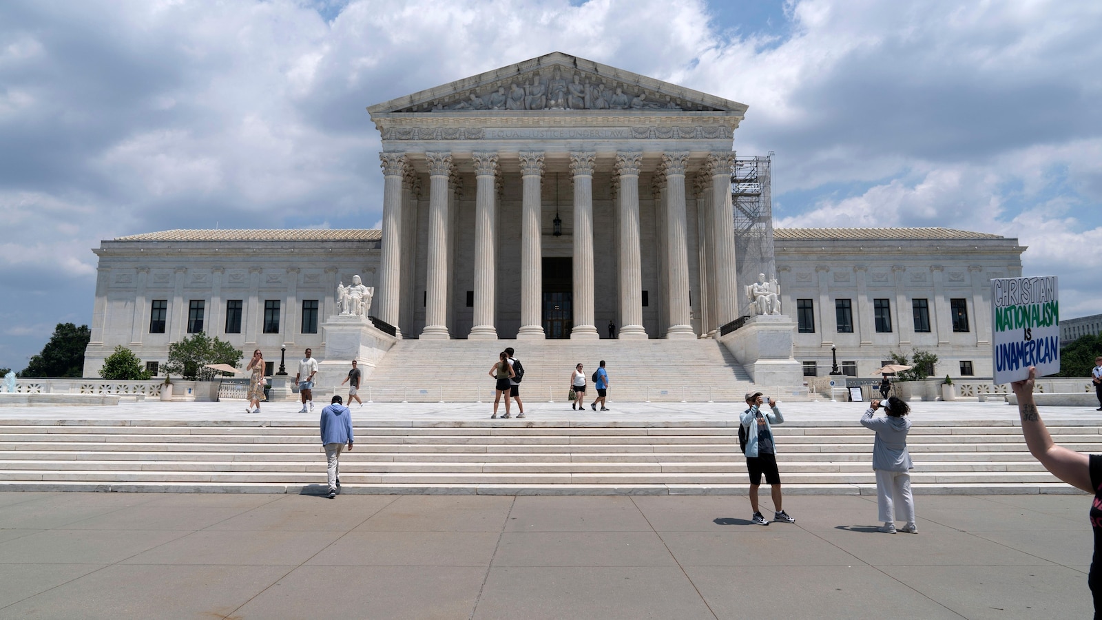 Supreme Court Rules Federal Reserve Governor Can Remain in Post