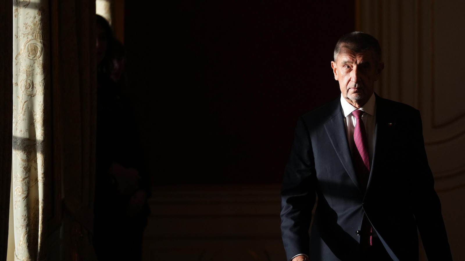 Чешкият популист милиардер Андрей Бабиш положи клетва като нов министър-председател