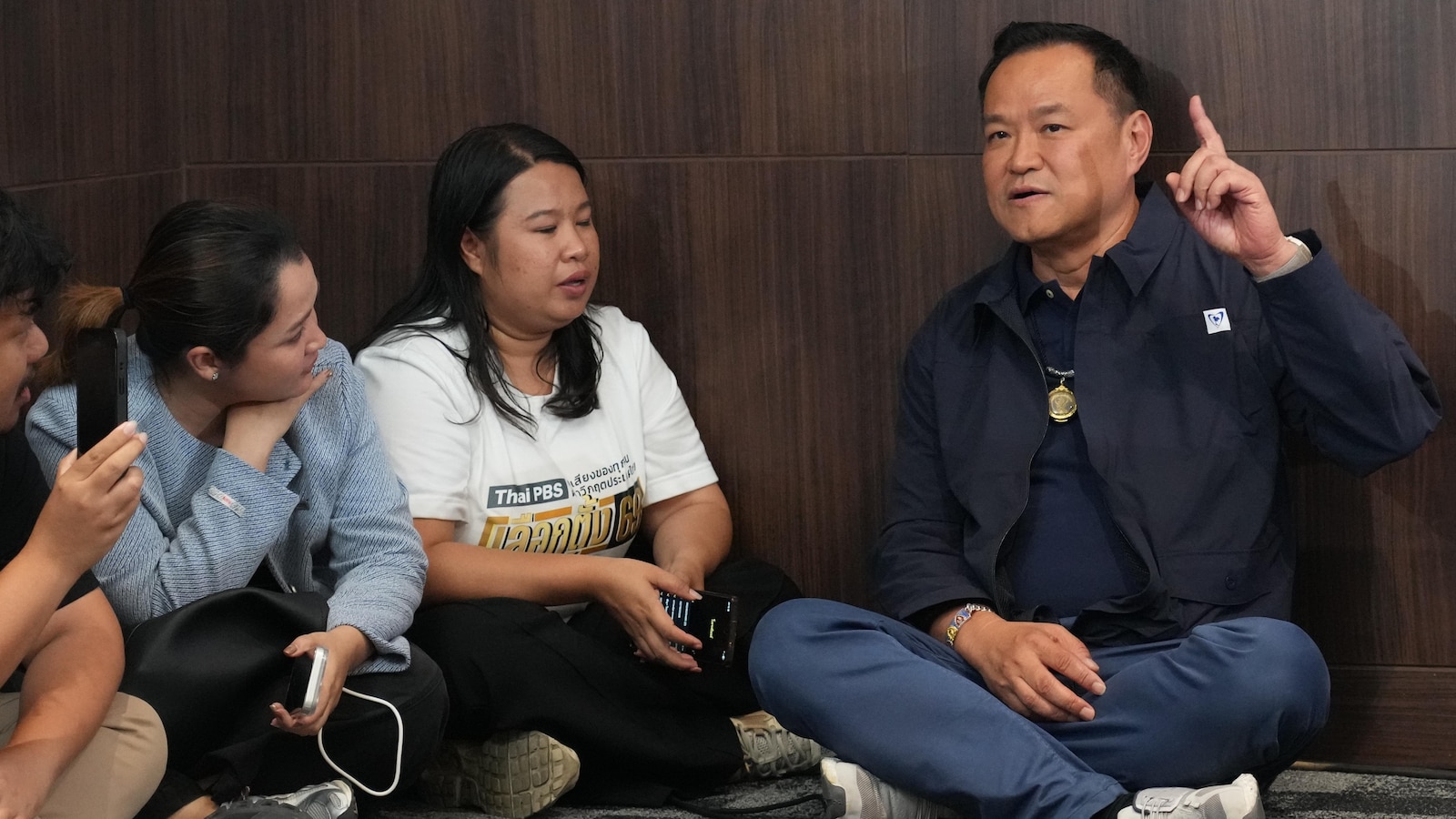 Политическата сцена в Тайланд се променя тъй като консервативната партия