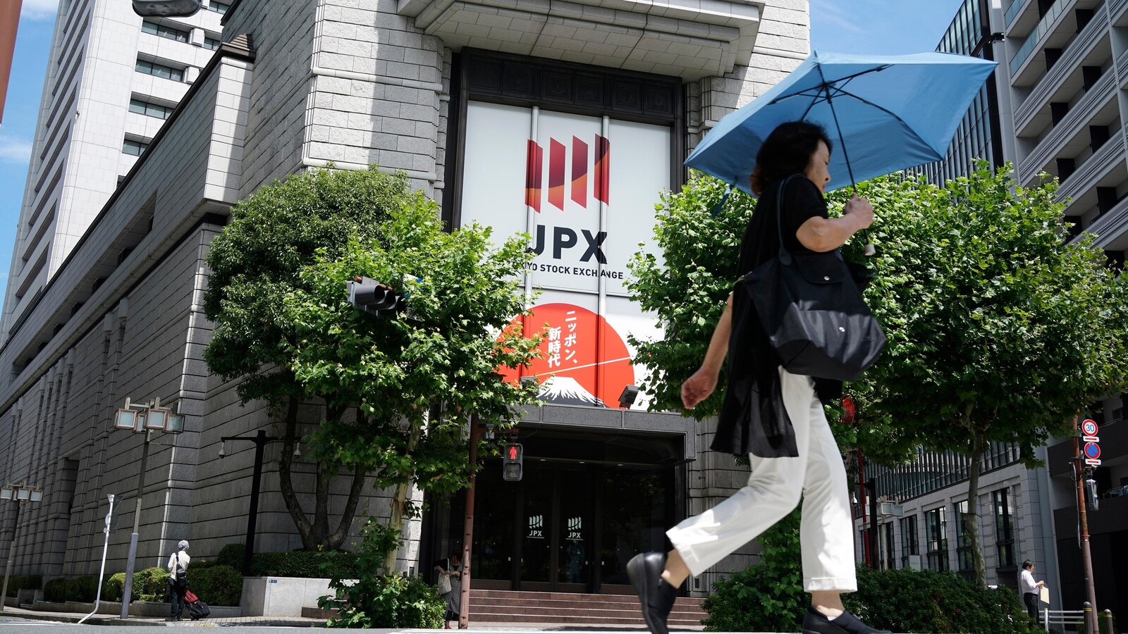  Asian shares trade higher after Wall Street rise and Japan GDP data show growth