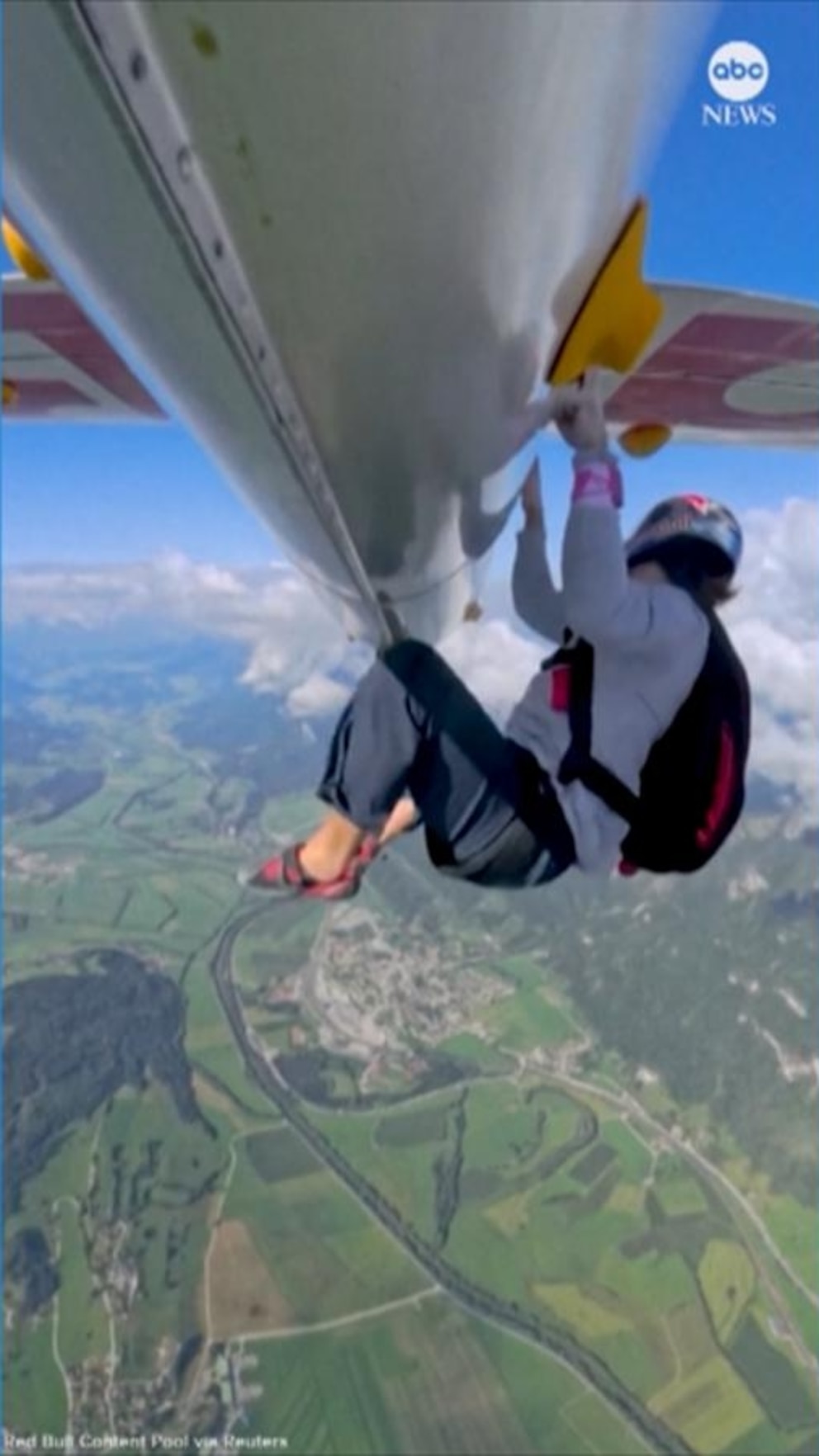 NextImg:Video Climber scales exterior of airborne glider