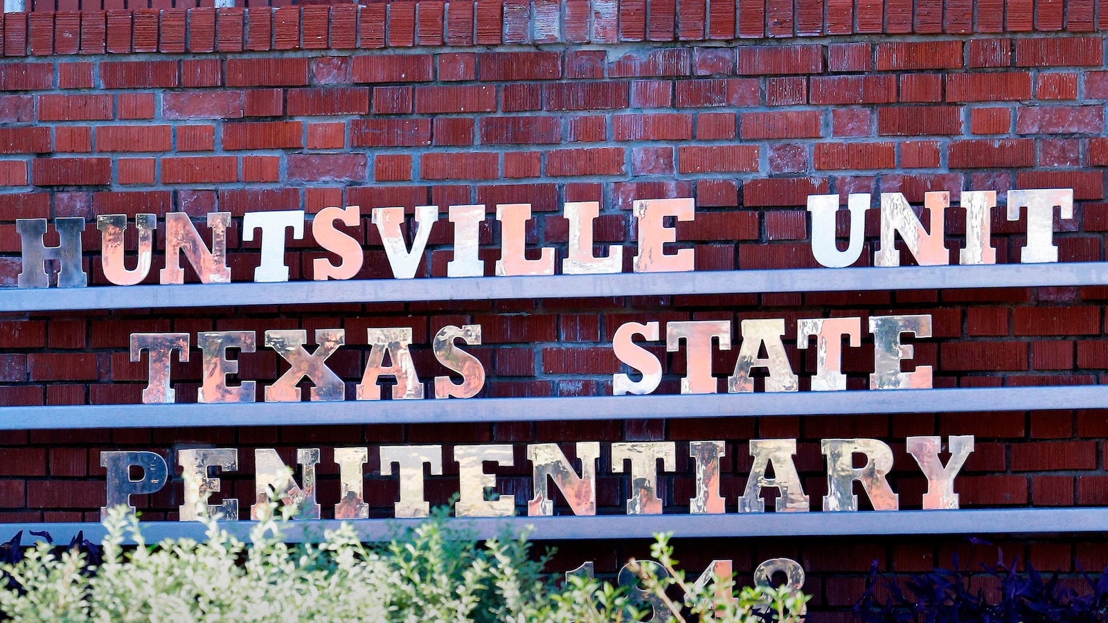 A North Texas man faces execution as his cousin claims he was the shooter in fatal robbery