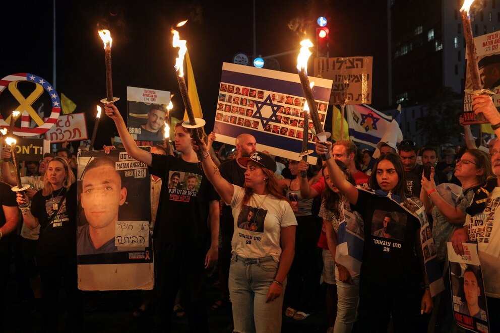 PHOTO: Protest demanding release of hostages held in Gaza outside Israeli PM Netanyahu's office, in Jerusalem