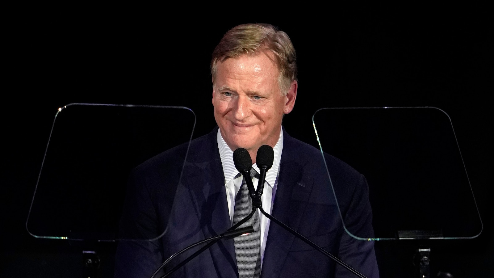 NFL Commissioner Roger Goodell agrees on a 4-year contract extension