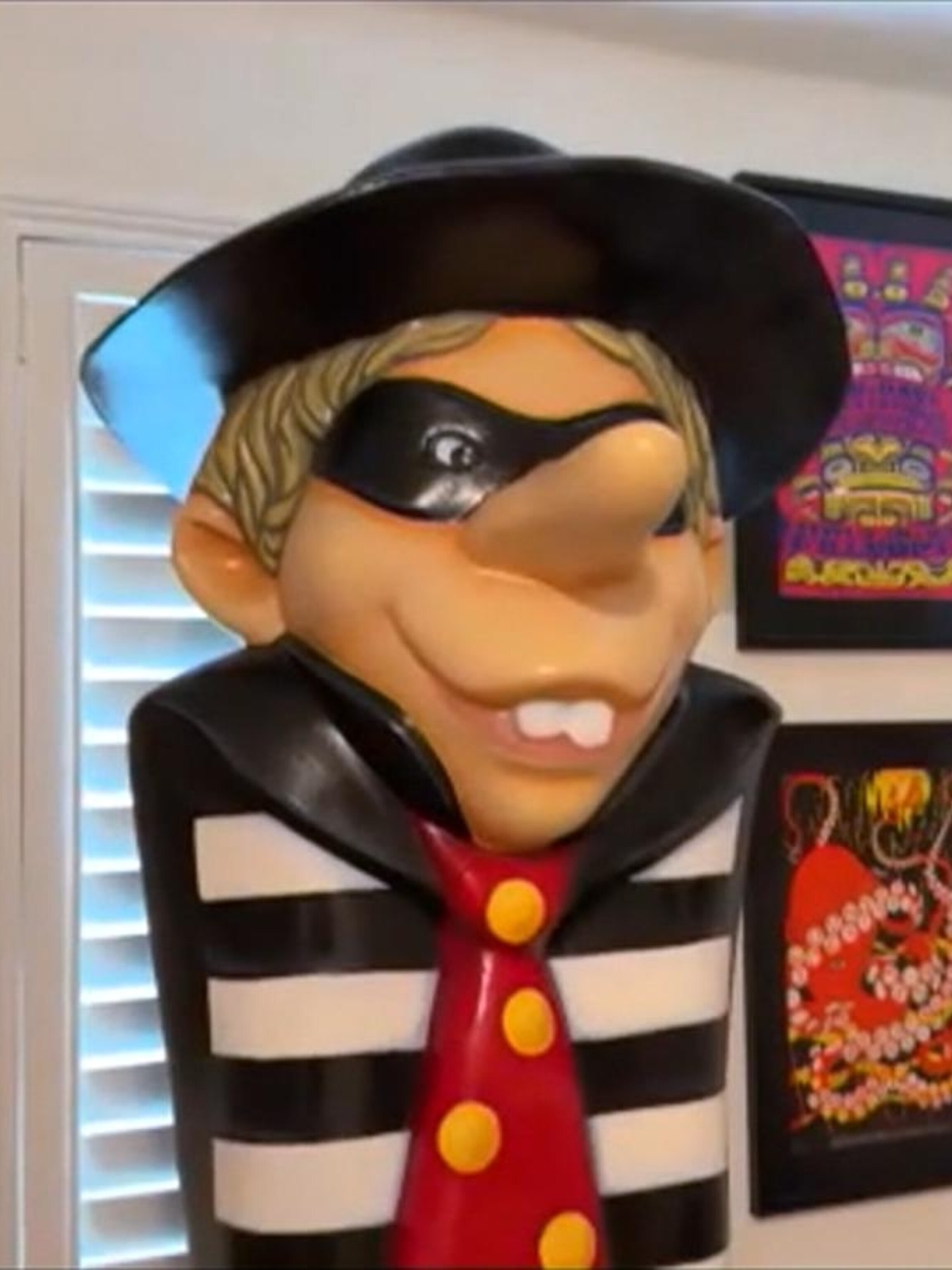 Video Man collects more than 40,000 pieces of McDonald's history