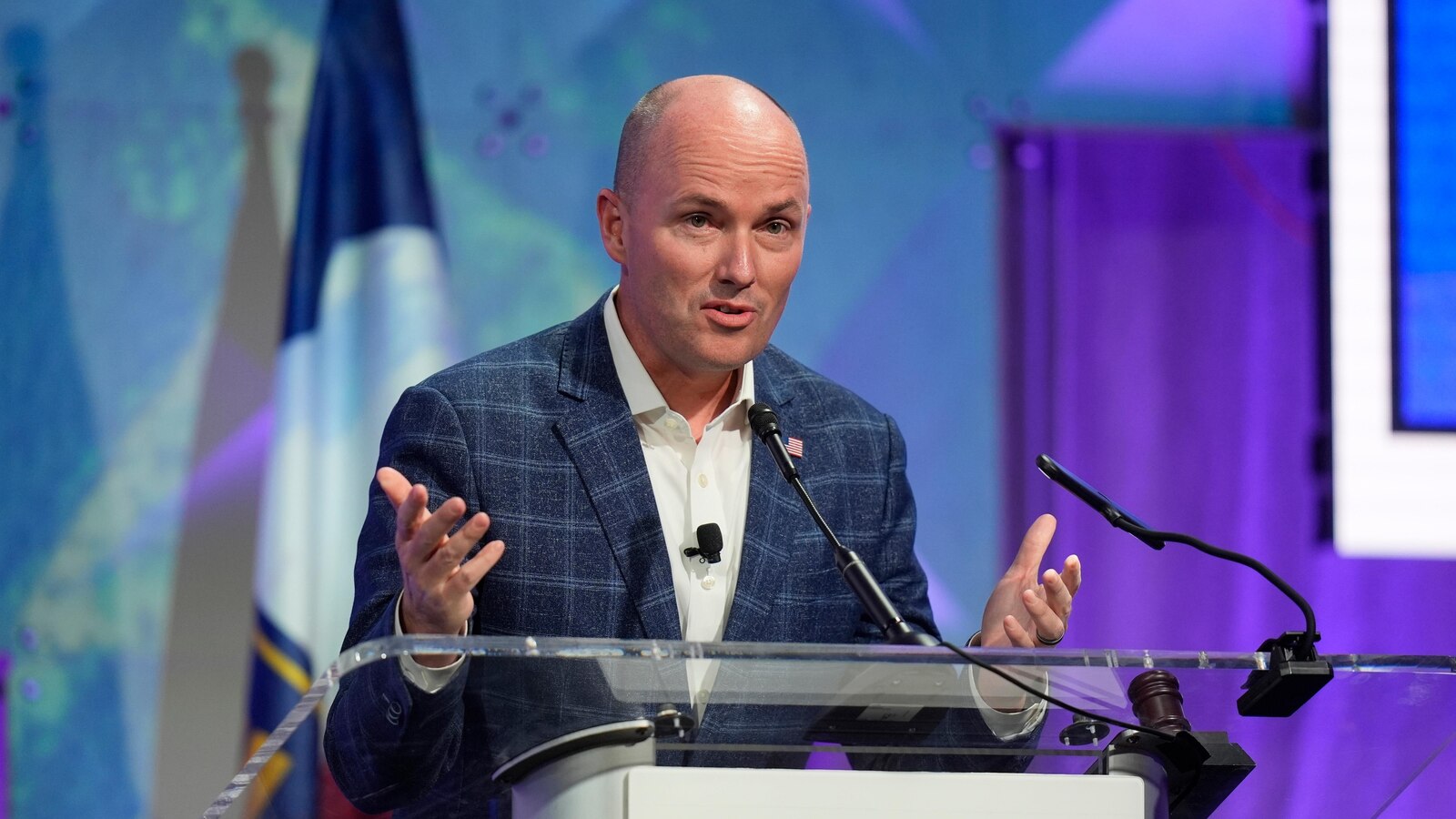  Utah Gov. Cox faces scrutiny for using military cemetery photo with Trump in campaign email