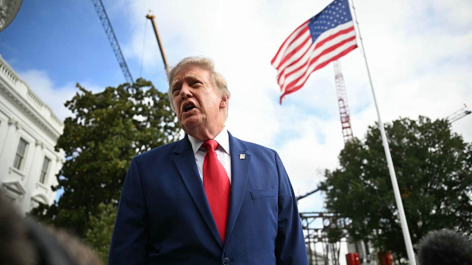 Trump signs order waiving Graham Act sanctions on Russia