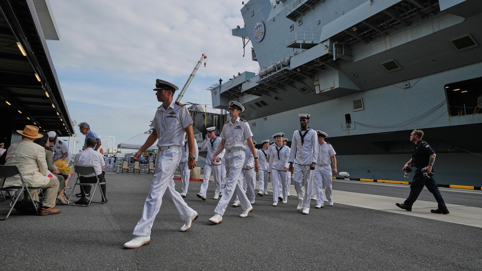 نظرة على البحرية الملكية البريطانية، التي تواجه سخرية بعد سخرية من ترامب وهيجسيث