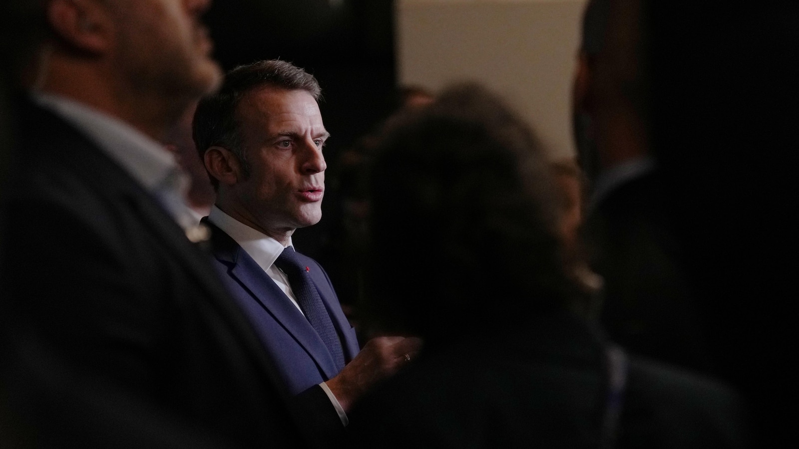 Макрон нареди преразглеждане на насилствени активистки групи след фатален побой над крайнодесен активист