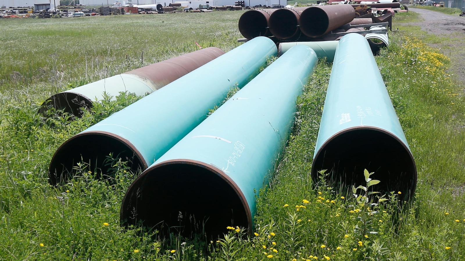 US Army Corps of Engineers approves Enbridge plan to encase aging Great Lakes oil pipeline