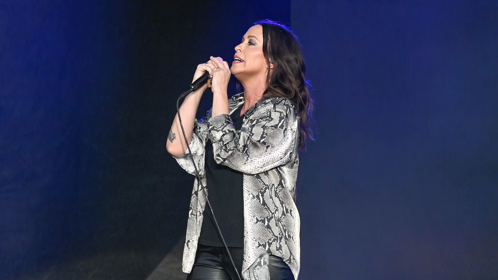 Alanis Morissette announces 1st Las Vegas residency at Caesars Palace