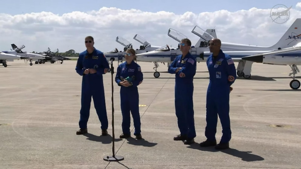 Video Artemis II crew arrives at Kennedy Space Center