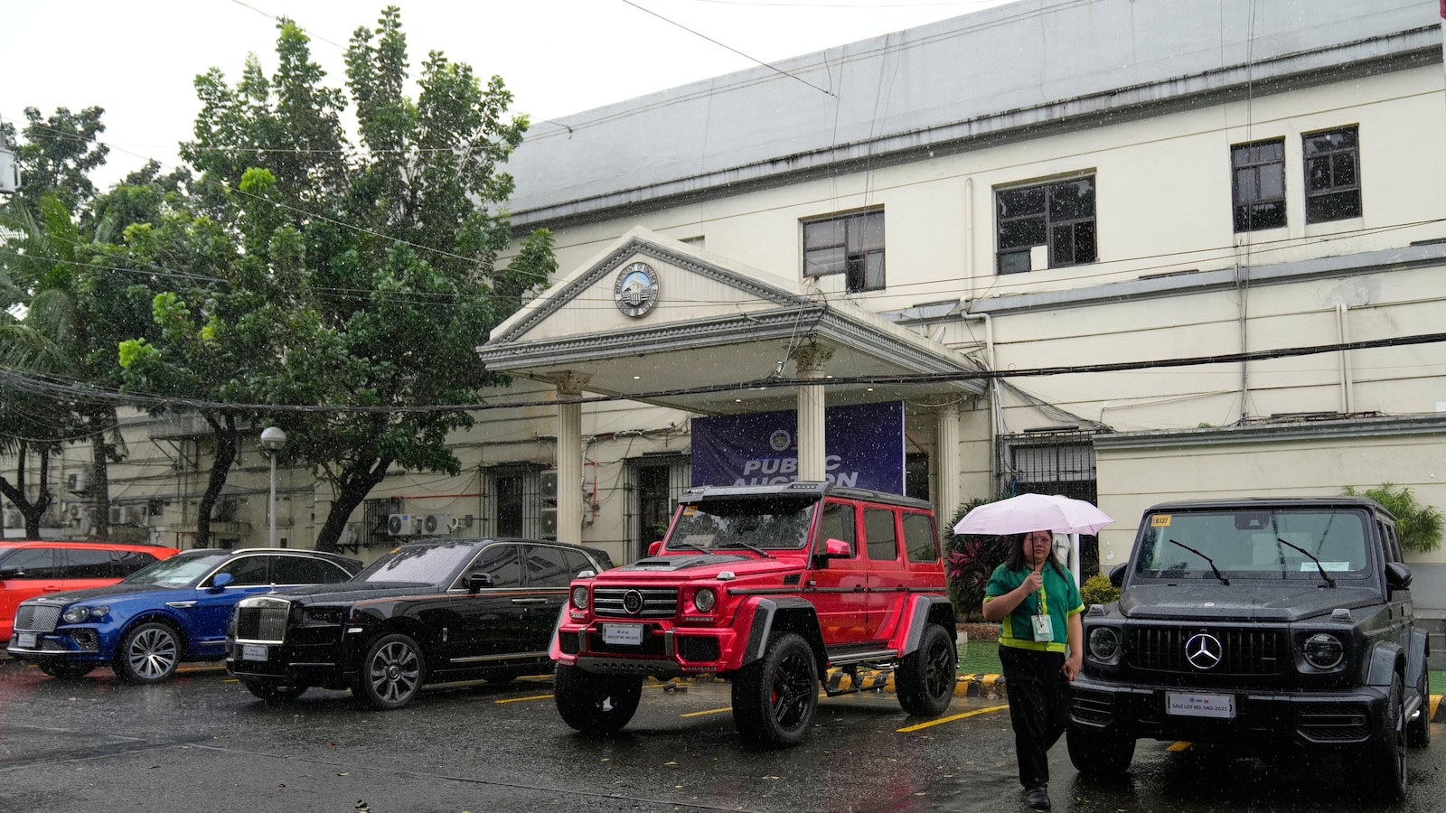  Philippine police will arrest 18 suspects in a major corruption scandal, president says